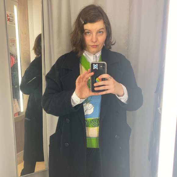 Meet your Posher, Nicole - Picture 3 of 5